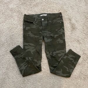 Levi Green Camouflage Skinny Pants